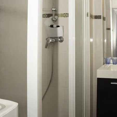 T2 Au Lavandou Pour 4, Proche Plage, Climatisation, Parking Prive - Fr-1-803-66 Le Lavandou