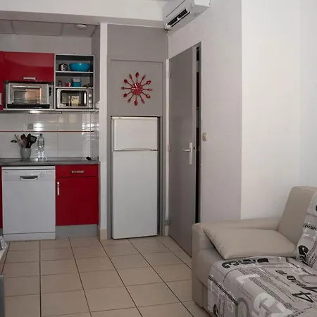 T2 Au Lavandou Pour 4, Proche Plage, Climatisation, Parking Prive - Fr-1-803-66