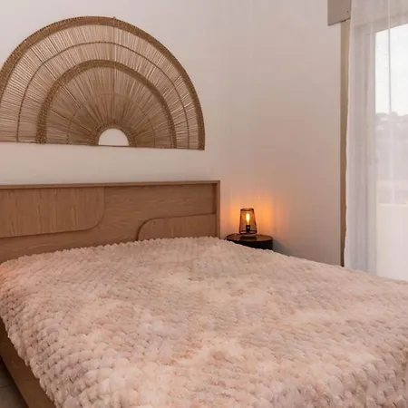 T2 Au Lavandou Pour 4, Proche Plage, Climatisation, Parking Prive - Fr-1-803-66 דירה *
