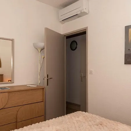 T2 Au Lavandou Pour 4, Proche Plage, Climatisation, Parking Prive - Fr-1-803-66