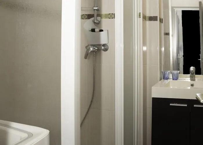 T2 Au Lavandou Pour 4, Proche Plage, Climatisation, Parking Prive - Fr-1-803-66 Le Lavandou