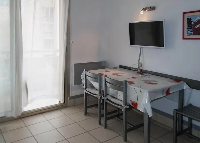 T2 Au Lavandou Pour 4, Proche Plage, Climatisation, Parking Prive - Fr-1-803-66 Apartamento *