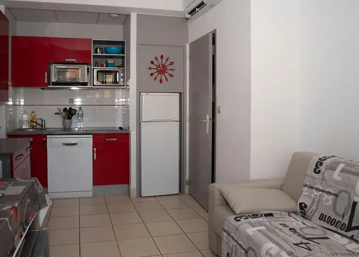 T2 Au Lavandou Pour 4, Proche Plage, Climatisation, Parking Prive - Fr-1-803-66