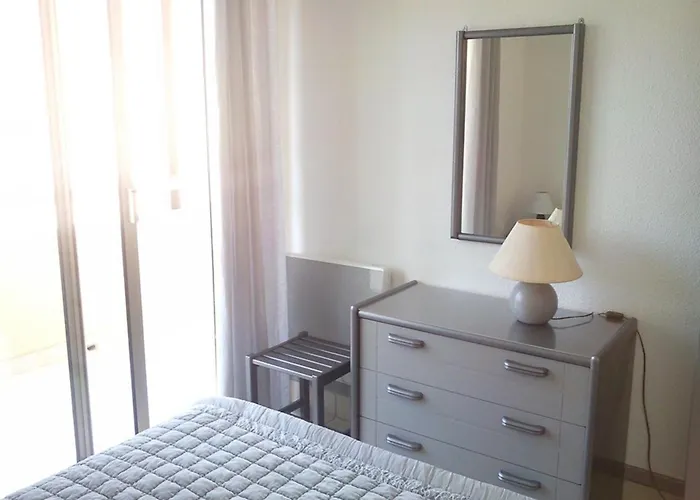 T2 Au Lavandou Pour 4, Proche Plage, Climatisation, Parking Prive - Fr-1-803-66 *